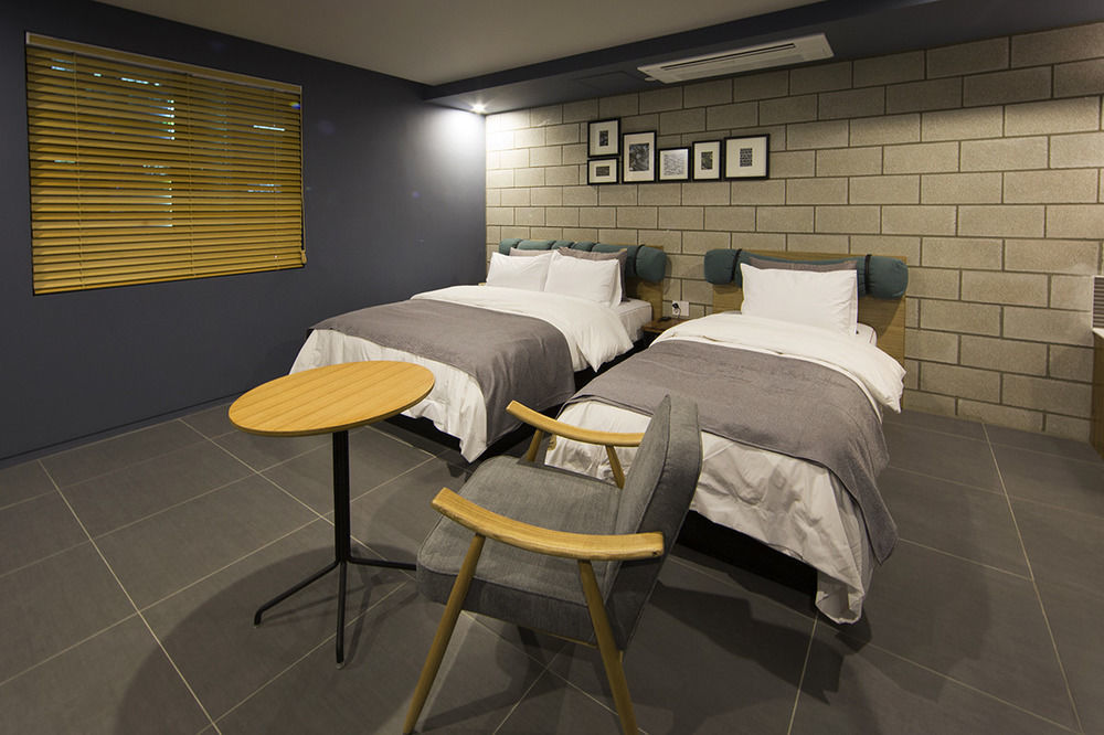 Hotel Brown Dot 金海市 外观 照片