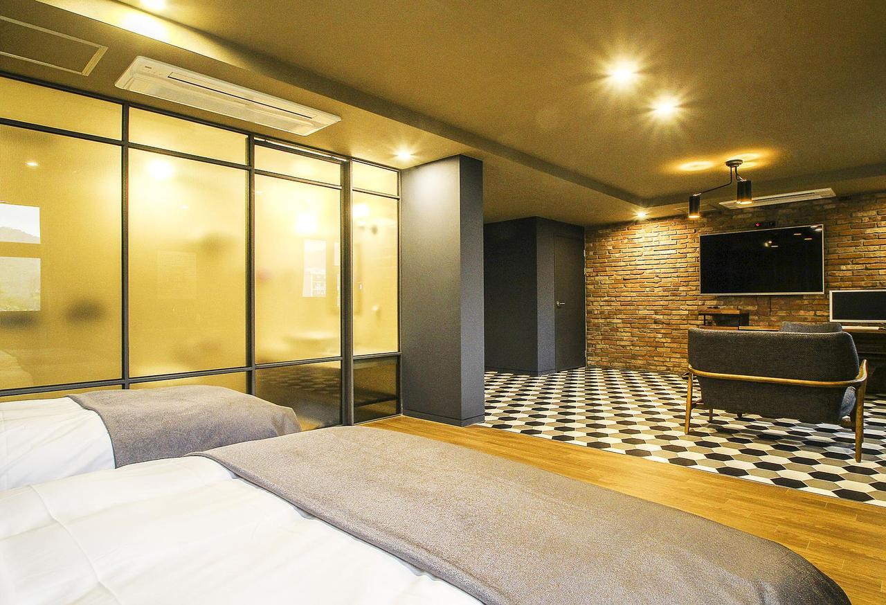 Hotel Brown Dot 金海市 外观 照片