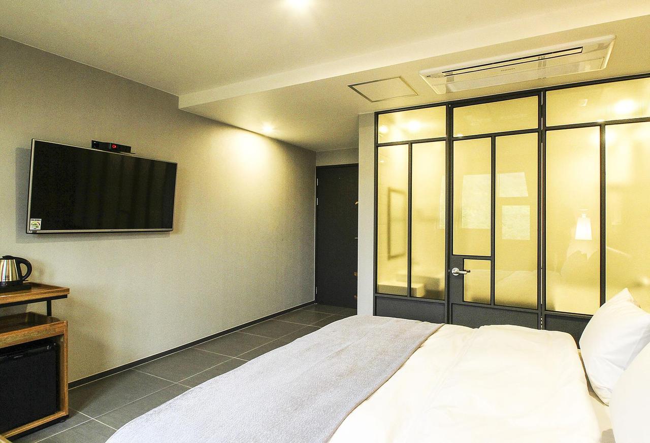 Hotel Brown Dot 金海市 外观 照片