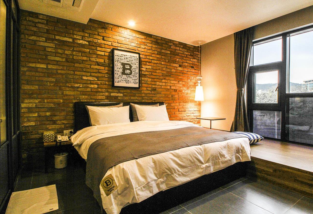 Hotel Brown Dot 金海市 外观 照片