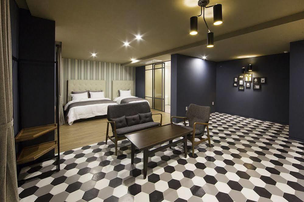 Hotel Brown Dot 金海市 外观 照片