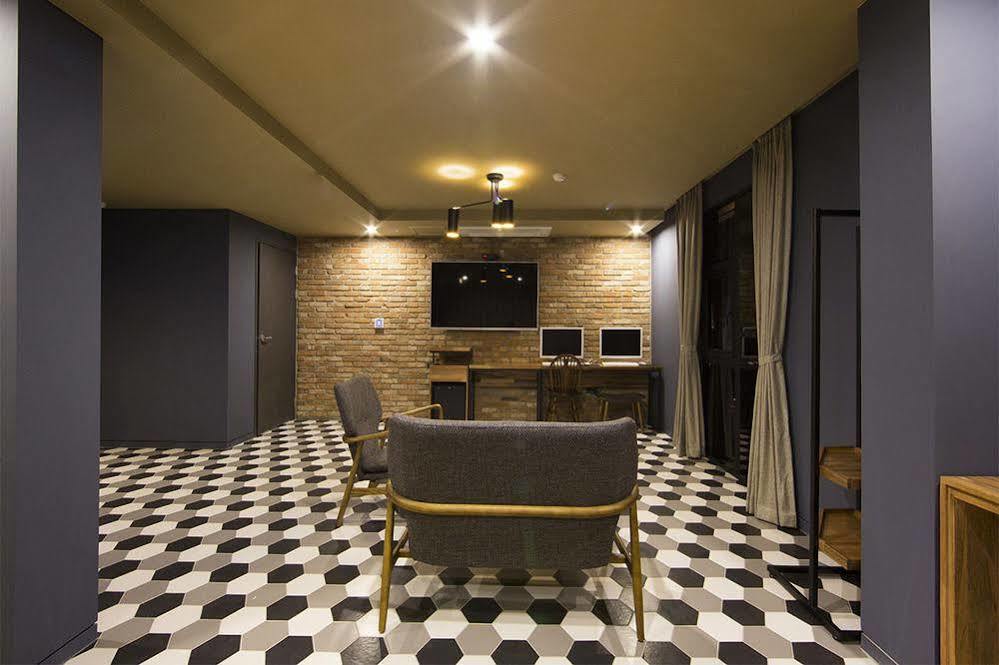 Hotel Brown Dot 金海市 外观 照片