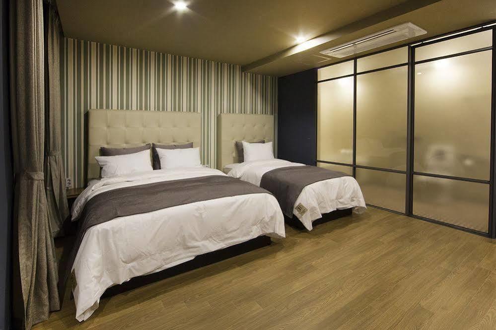 Hotel Brown Dot 金海市 外观 照片